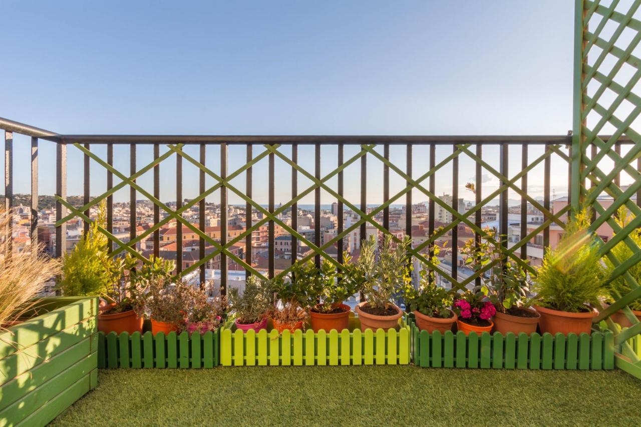 Eleventh Floor Suites Cagliari Bagian luar foto