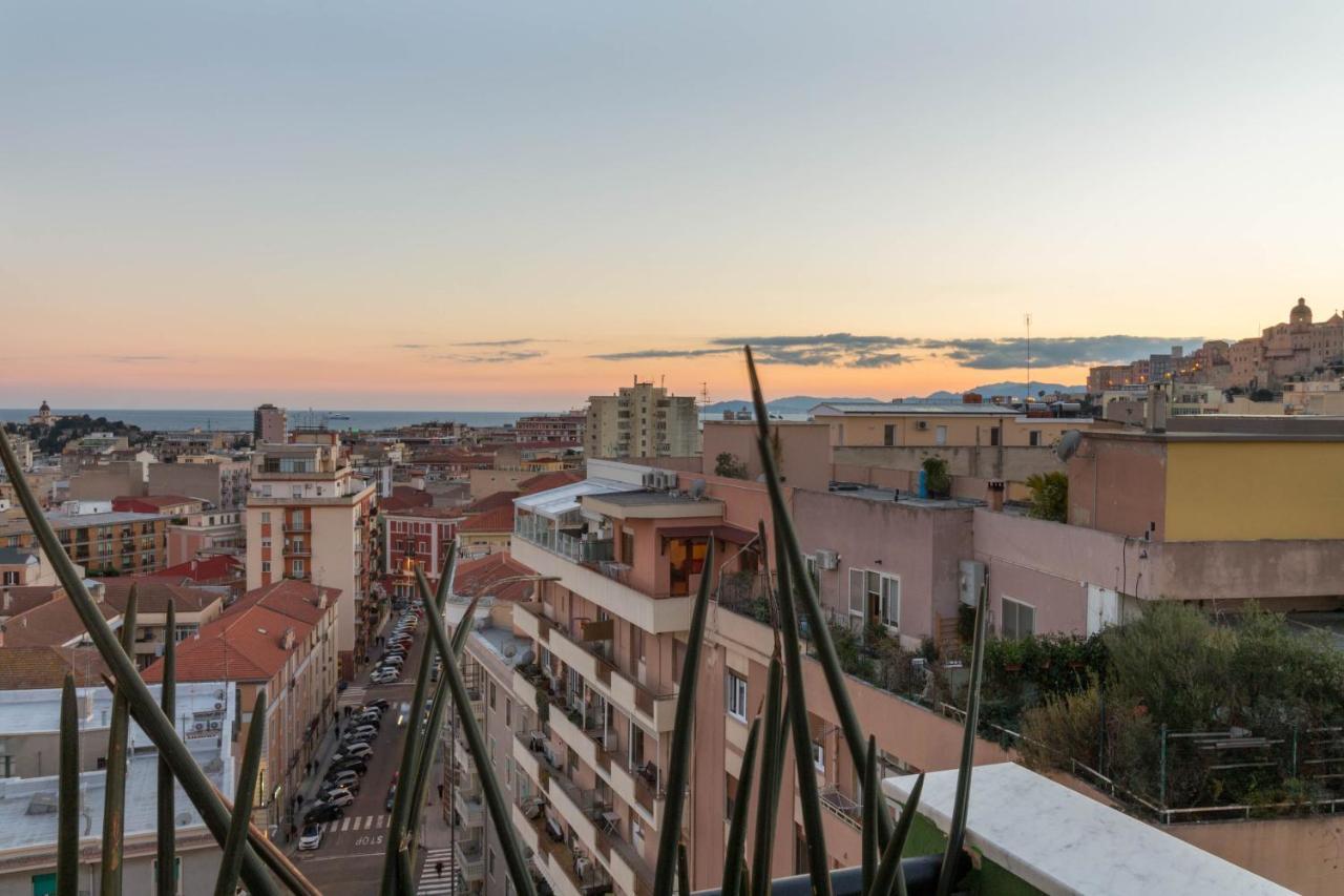 Eleventh Floor Suites Cagliari Bagian luar foto
