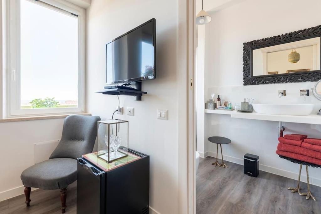 Eleventh Floor Suites Cagliari Bagian luar foto